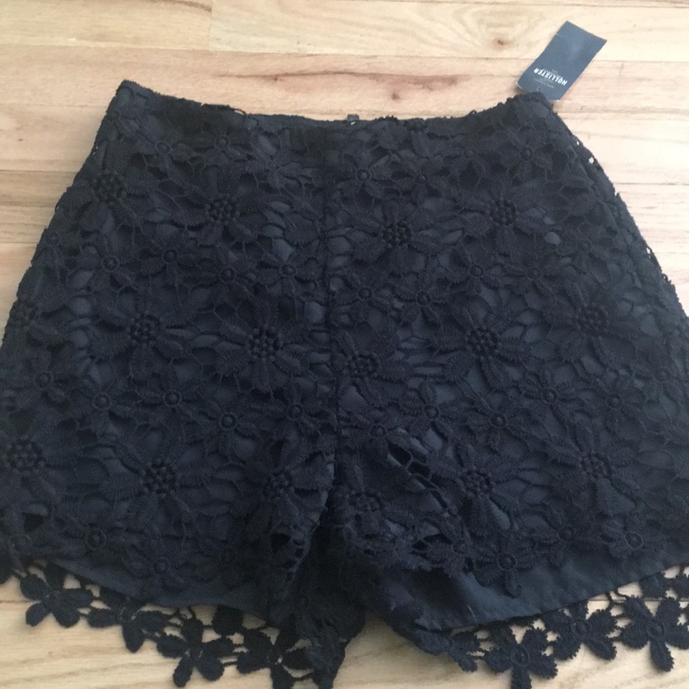 Nwt Hollister size 0 black shorts